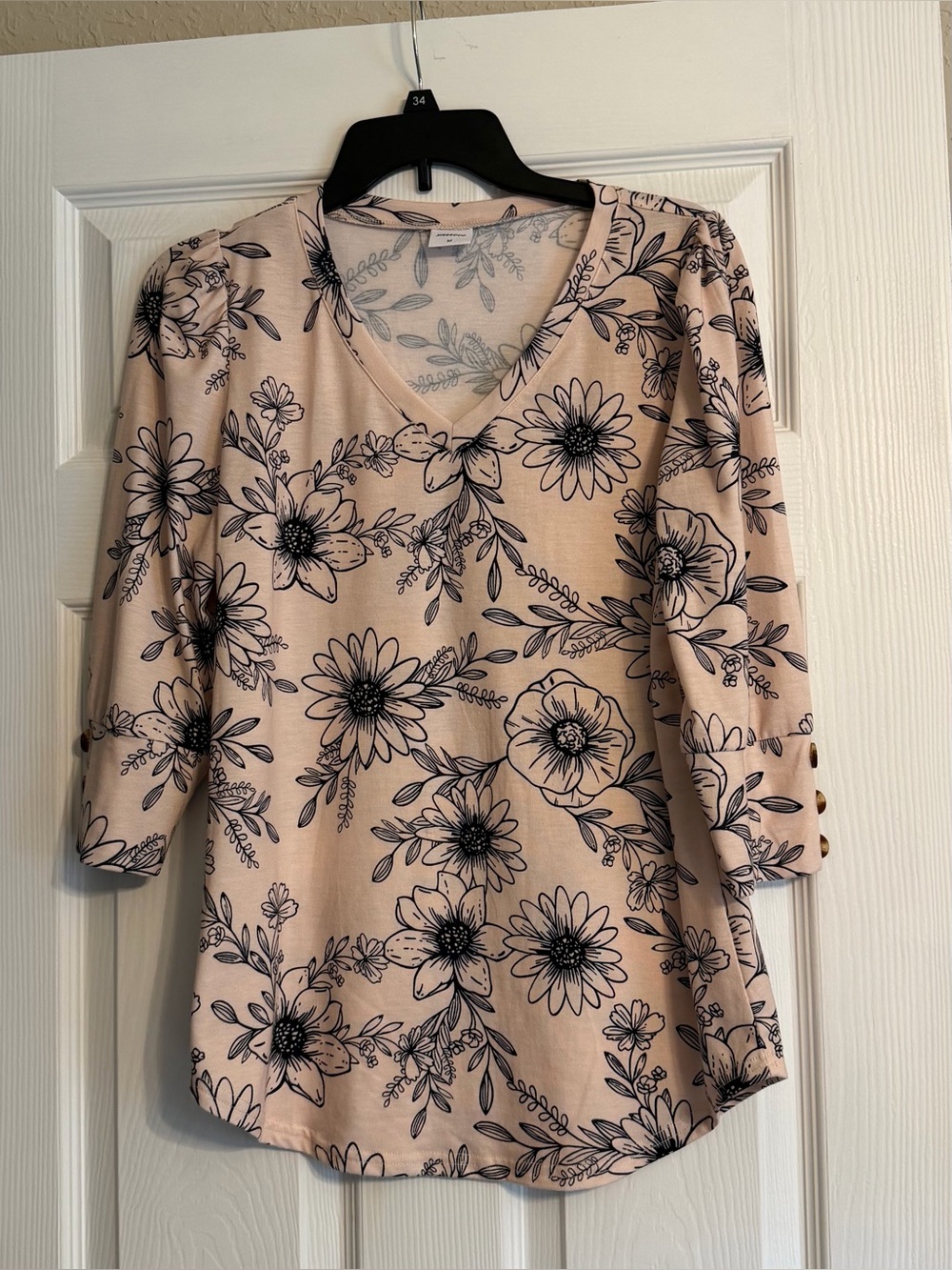Women’s V-Neck 3/4 quarter Sleeve Shirt (medium)